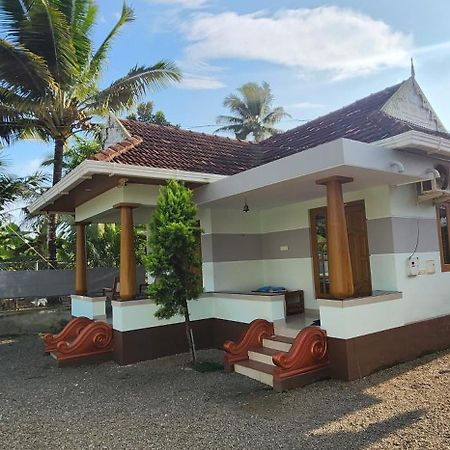 Punerjeni Homes Alappuzha Екстериор снимка